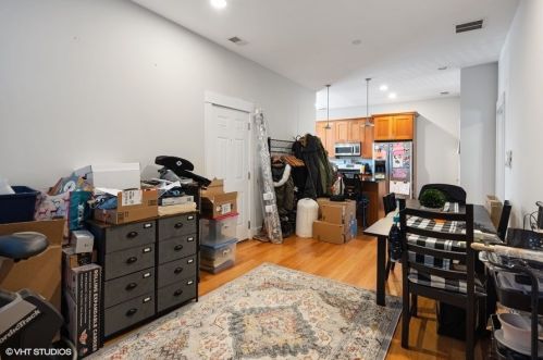 2212 Sunnyside Ave, Chicago IL 60630-3925 exterior