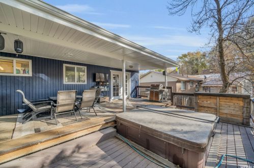 884 Spartan Dr, Sandy UT 84094-1811 exterior