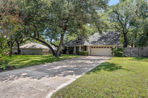 12415 Blossomwood Dr, Austin, TX 78727-5309