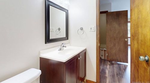 27 Casco St, Milford CT 06460-5626 exterior