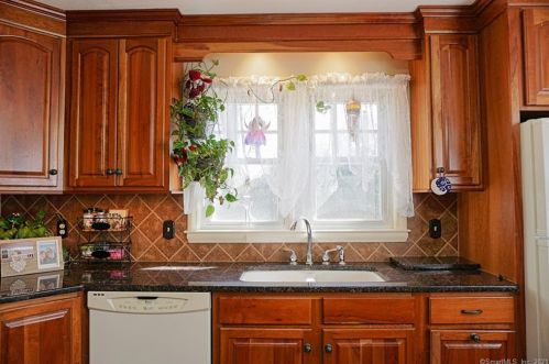 61 Spg St, Torrington CT 06790-4712 exterior