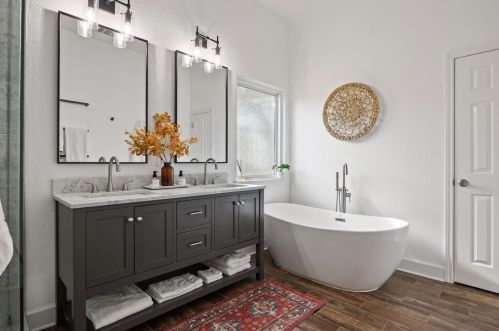 4246 Cyn Gln Cir, Austin TX 78732-2187 exterior