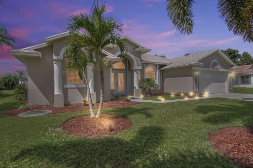 2872 Eagle Dr, Fort Pierce FL 34984-6321 exterior