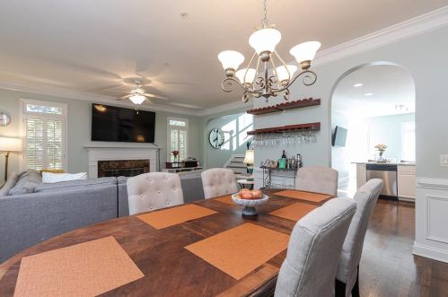 2200 Briarwood Blf, Atlanta GA 30319-4092 exterior