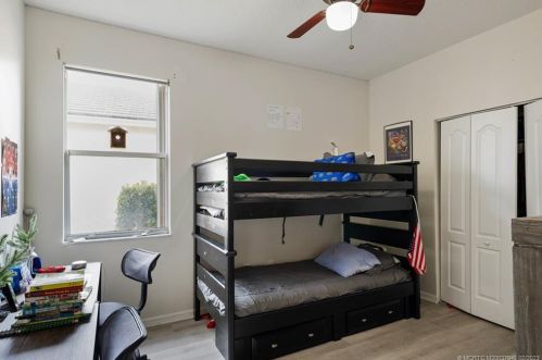 9956 Chadwick Dr, Fort Pierce FL 34987-2418 exterior