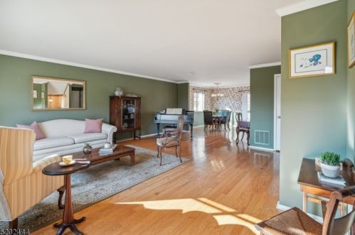 57 Metro Vista Dr, Paterson, NJ 07506-3434