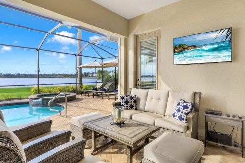 10066 Biscayne Bay Ln, Naples FL 34120-3732 exterior