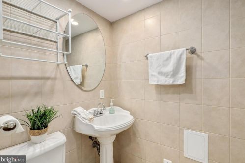 4216 Landgreen St, Rockville MD 20853-2731 exterior