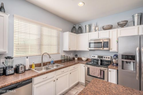 2053 77th Gln, Phoenix, AZ 85035-5057