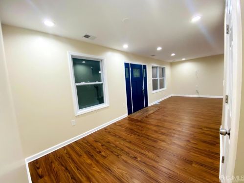 42 Park Ave, Iselin NJ 08830-2242 exterior