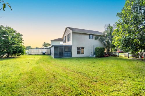 5807 Northpointe Ln, Boynton Beach FL 33437-2008 exterior