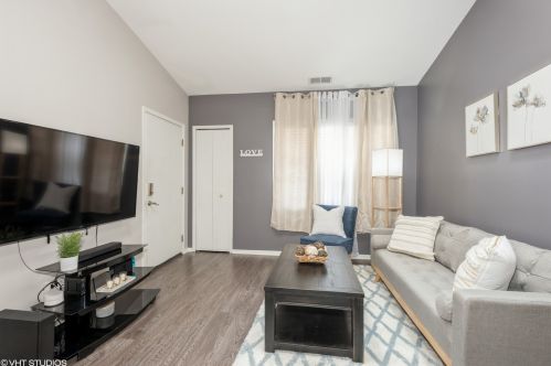 1210 Chalet Rd, Naperville, IL 60563-8972