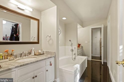 3711 Ingomar St, Washington DC 20015-1819 exterior