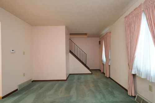 1421 Hillsboro St, Pittsburgh PA 15204-2330 exterior