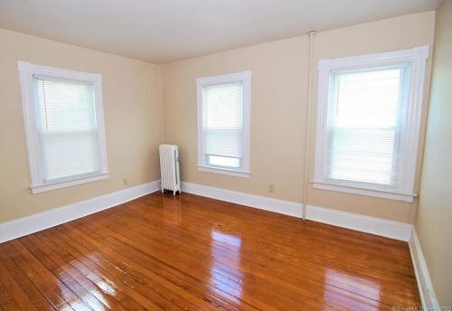 81 Lincoln St, Enfield CT exterior