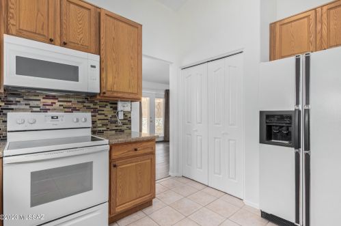 9593 Paseo Juan Tabo, Tucson AZ  85747-5007 exterior