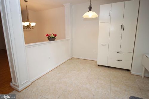 5082 Donovan Dr, Alexandria VA 22304-7755 exterior