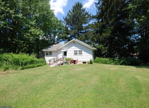 16 Hillcrest Blvd, Warren NJ 07059-5133 exterior