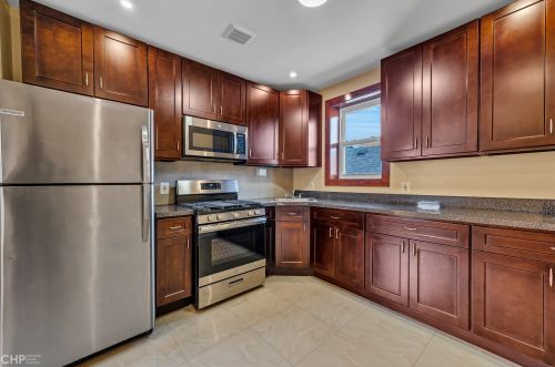 5937 Artesian Ave, Chicago IL 60645-5301 exterior