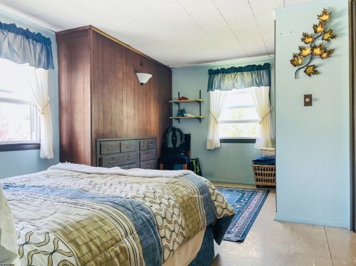 47 Cornell Dr, Clark NJ 07066-3206 exterior