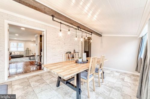 5637 Fenwick Dr, Alexandria VA 22303-1524 exterior