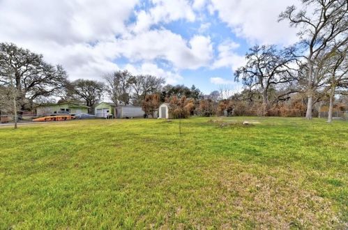 7404 Frst Wood Rd, Austin TX 78745-6220 exterior