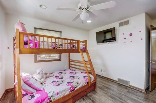 6441 Alberta Ct, Milwaukee WI  53217-4018 exterior