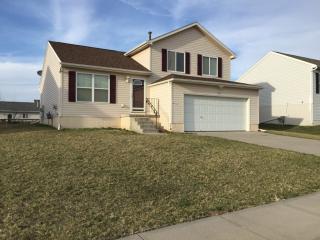 16134 Birch Ave, Omaha NE  68136-3275 exterior