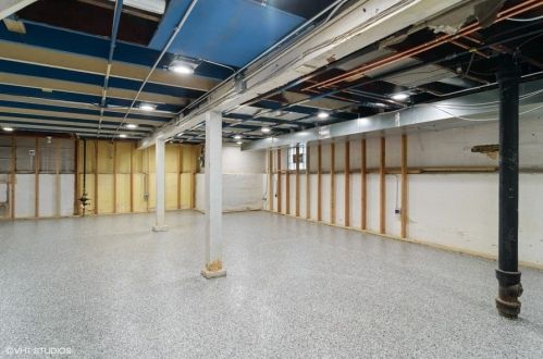 5908 Elston Ave, Chicago IL 60646-5508 exterior