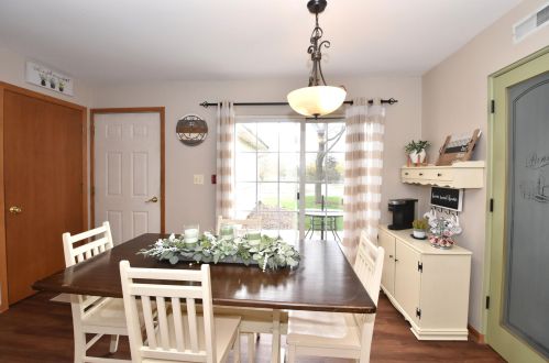 4967 Maple Leaf Cir, Milwaukee WI 53220-2780 exterior