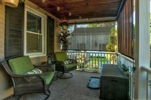 14 Maple St, Enfield, CT 06082-4615