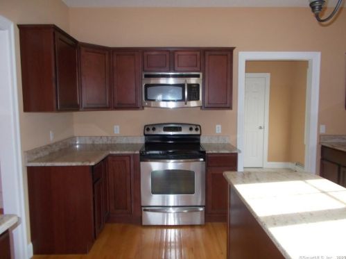 66 Crystal Ridge Dr, Ellington CT  06029-3054 exterior