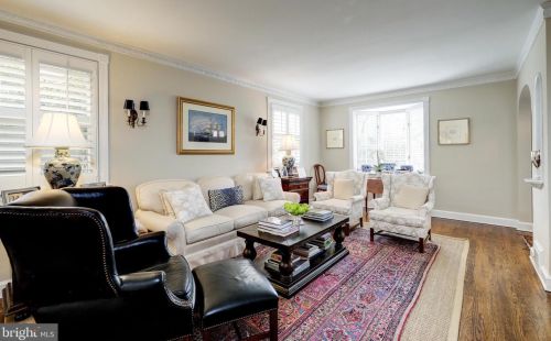 4843 Reservoir Rd, Washington DC 20007-1543 exterior