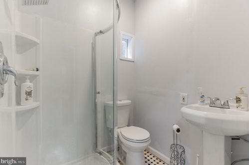 161 27 St, Camden NJ 08105-3927 exterior