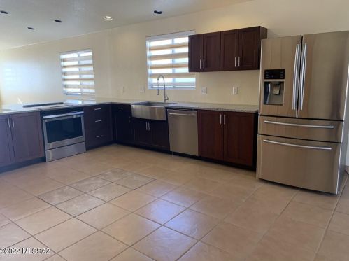 882 Clear River St, Tucson AZ  85704-2452 exterior