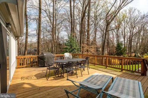 8101 River Falls Dr, Rockville, MD 20854-3840