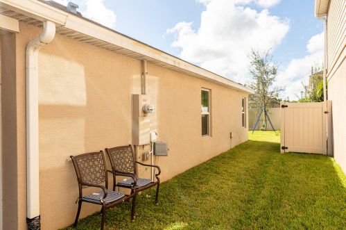 5690 Pine Trail Cir, Fort Pierce FL exterior