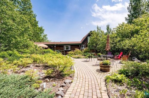 9203 Congdon Blvd, Duluth, MN 55804-2737