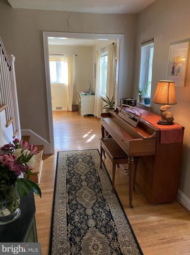 1035 26th St, Arlington VA  22202-2146 exterior