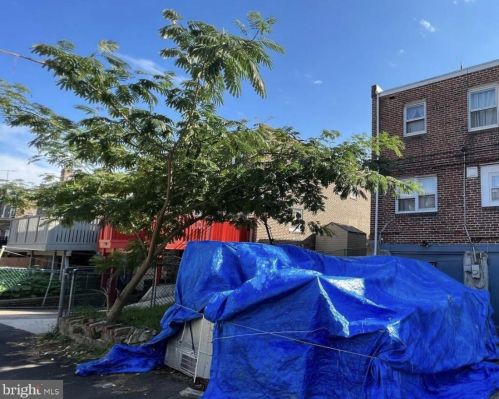 823 Longshore Ave, Philadelphia PA  19111-4422 exterior