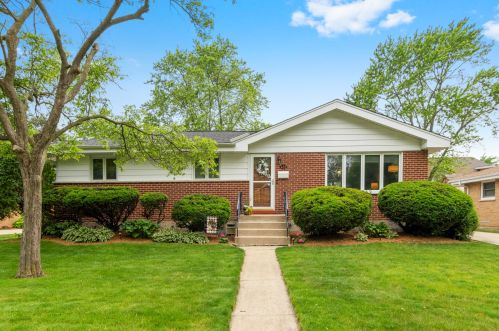 452 Princeton Ave, Itasca, IL 60143-2169