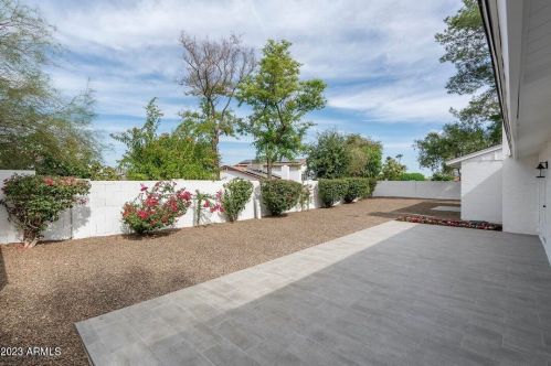 2316 Desert Cove Ave, Phoenix AZ  85028-2411 exterior