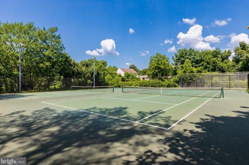 1621 Linway Park Dr, Mc Lean VA 22101-4149 exterior