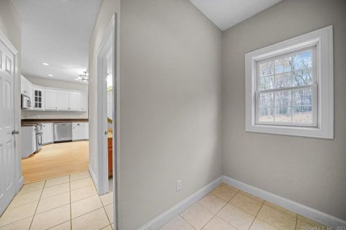 10 Azalea Ln, Ellington CT  06029-3063 exterior