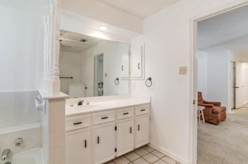 3500 Bellah Ct, Irving TX 75062-3624 exterior