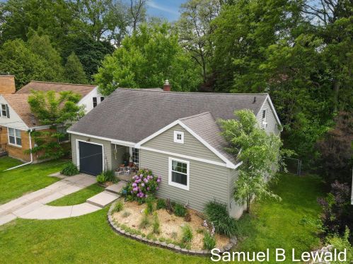 1418 Hope St, Grand Rapids MI 49506-1614 exterior