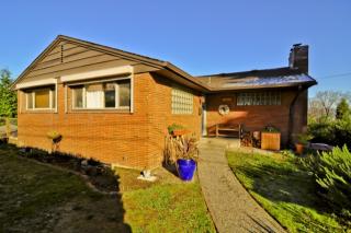 10064 Arrowsmith Ave, Seattle WA  98118-5932 exterior