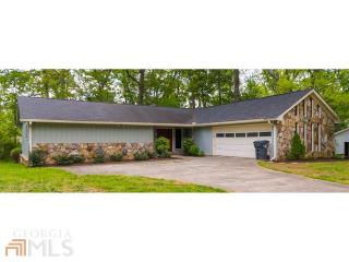 2866 Castle Dr, Lawrenceville GA  30044-4916 exterior