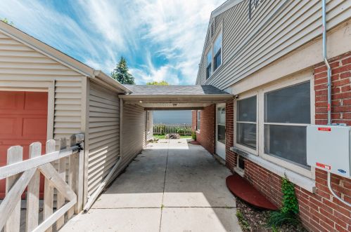 8127 Wright St, Milwaukee WI 53206-3139 exterior