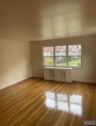 2 Passaic Ct, Maywood NJ  07607-1306 exterior